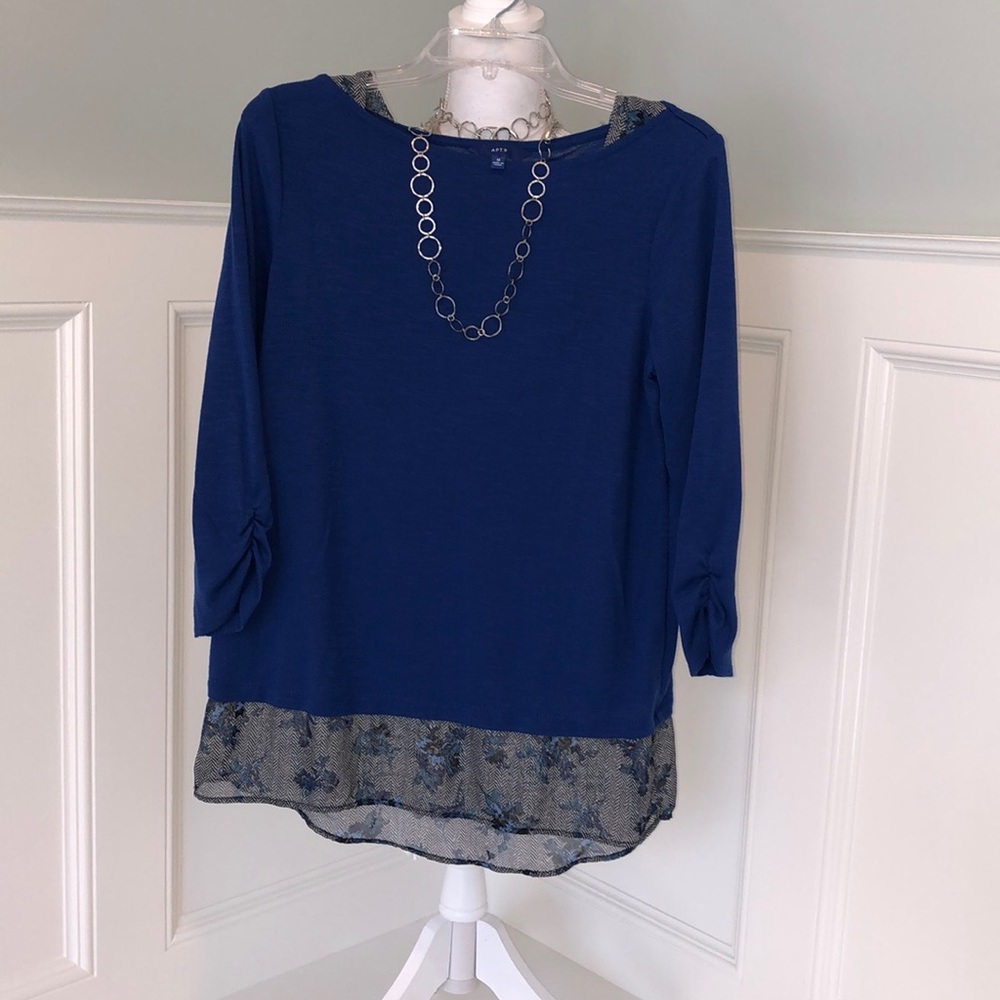 😍 4 for $20 Sz M Apt 9 Blue / Floral Top